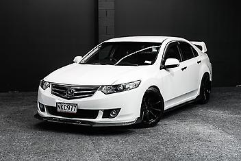 125,000 Km, Sedan, 2350 cc, Petrol engine, Automatic