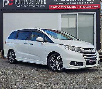 140,043 Km, Station Wagon, 2356 cc, Petrol engine, Automatic