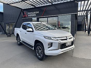 23,500 Km, Utility, 2442135 cc, Diesel engine, Automatic