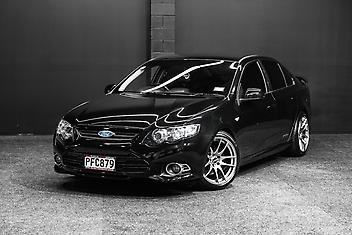 132,000 Km, Sedan, 3984 cc, Petrol engine, Automatic