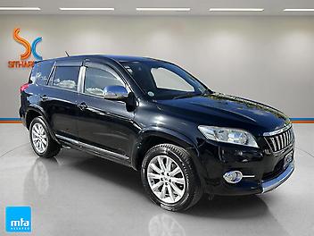 169,720 Km, RV-SUV, 2360 cc, Petrol engine, Auto