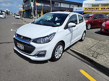 35,669 Km, Hatchback, 1399 cc, Petrol engine, Automatic