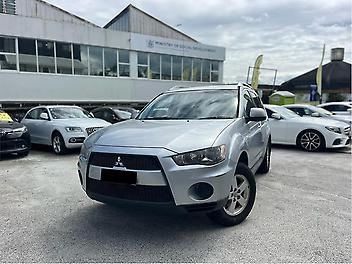 261,000 Km, Station Wagon, 2360 cc, Petrol engine, Automatic