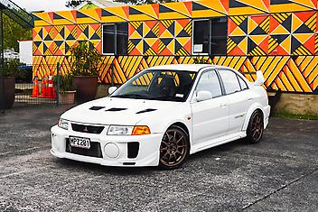 124,000 Km, Sedan, 1990 cc, Petrol engine, Manual