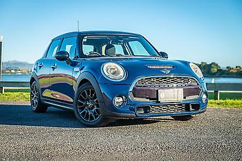 87,818 Km, Hatchback, 1998 cc, Petrol engine, Automatic