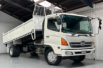 330,911 Km, Truck - Tip Truck, 6400 cc, Diesel engine, Manual