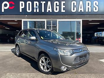 104,100 Km, Suv, 2359 cc, Petrol engine, Automatic