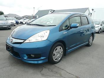 83,000 Km, Station Wagon, 1300 cc, Hybrid (Petrol) engine, automatic