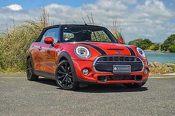 29,470 Km, Convertible, 2000 cc, Petrol engine, Automatic