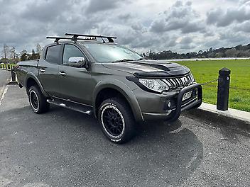 215,665 Km, Ute, 2442 cc, Diesel engine, Automatic