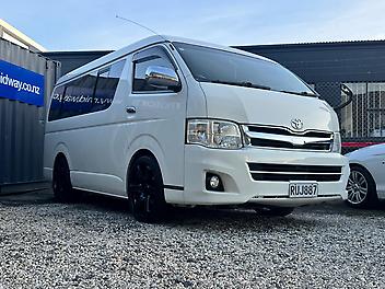 267,542 Km, Van, 2690 cc, Petrol engine, Automatic
