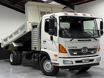 106,000 Km, Truck - Tip Truck, 6403 cc, Diesel engine, 6 Speed Manual