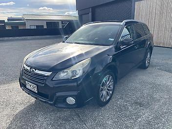 124,090 Km, Station Wagon, 2457 cc, Petrol engine, CVT