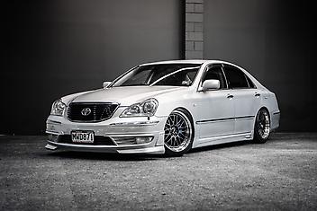 134,000 Km, Sedan, 4290 cc, Petrol engine, Automatic