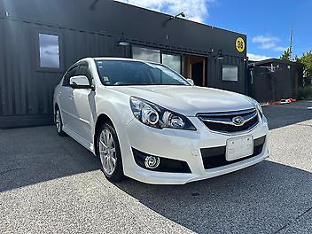 81,869 Km, Sedan, 2500 cc, Petrol engine, Automatic