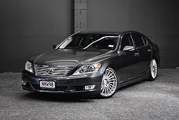 141,000 Km, Sedan, 4600 cc, Petrol engine, Tiptronic