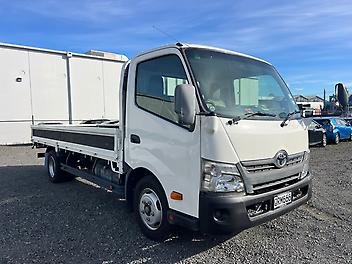 84,585 Km, Truck - Flat Deck, 4000 cc, Diesel engine, Manual