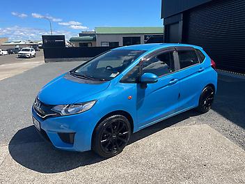 97,352 Km, Hatch, 1317 cc, Petrol engine, CVT