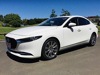 38,300 Km, Sedan, 2000 cc, Petrol engine, Automatic