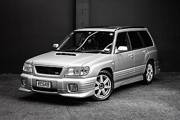 140,000 Km, Station Wagon, 1990 cc, Petrol engine, Manual