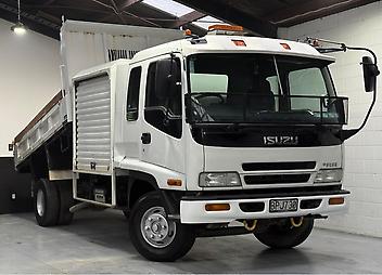 411,000 Km, Truck - Tip Truck, 8226 cc, Diesel engine, Manual