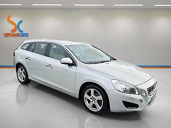 104,588 Km, Station Wagon, 1590 cc, Petrol engine, Auto
