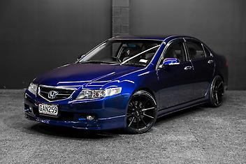 120,000 Km, Sedan, 2359 cc, Petrol engine, Tiptronic