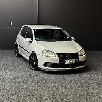 103,000 Km, Hatchback, 3180 cc, Petrol engine, Automatic