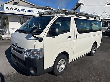 78,657 Km, Commercial, 2754 cc, Diesel engine, Auto