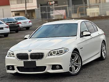 72,000 Km, Sedan, 3000 cc, Petrol engine, Automatic