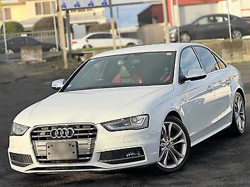 84,000 Km, Sedan, 3000 cc, Petrol engine, Automatic