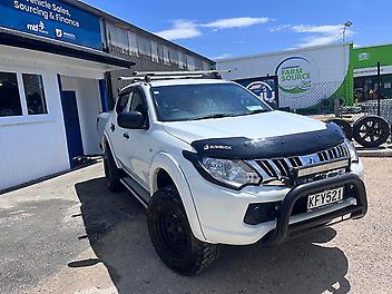 104,000 Km, Utility, 2442 cc, Diesel engine, Automatic