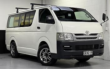 317,357 Km, People Movers, 1998 cc, Petrol engine, AT