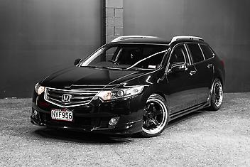 111,000 Km, Station Wagon, 2350 cc, Petrol engine, Automatic