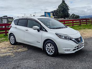 75,358 Km, Hatchback, 1200 cc, Hybrid engine, Automatic