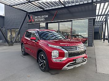 3,650 Km, RV/SUV, 2488135 cc, Petrol engine, CVT