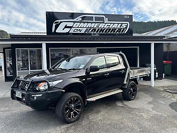 263,500 Km, Ute, 2442 cc,  engine, 5-Speed Manual