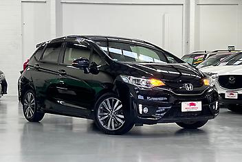 105,030 Km, Hatchback, 1496 cc, Hybrid engine, Automatic