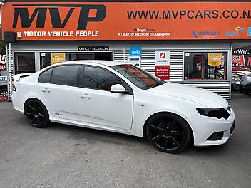 218,526 Km, Sedan, 3984 cc, Petrol engine, Automatic