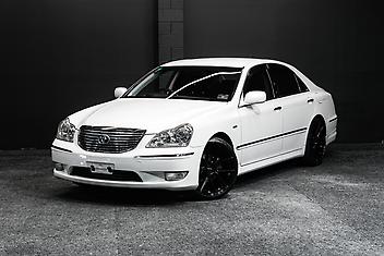 152,000 Km, Sedan, 4292 cc, Petrol engine, Automatic