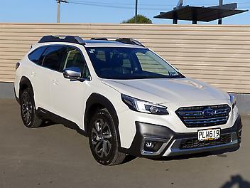 35,028 Km, Station Wagon, 2498 cc, Petrol engine, CVT