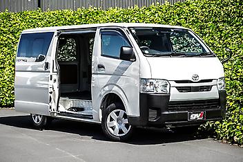 45,865 Km, Van, 2000 cc, Petrol engine, Automatic