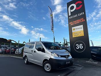 31 Km, Van, 1597 cc, Petrol engine, Automatic