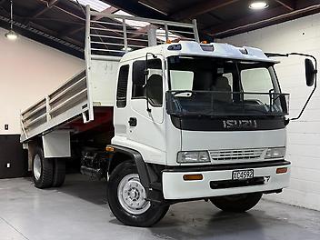 158,838 Km, Truck - Tip Truck, 8556 cc, Diesel engine, 6 Speed Manual