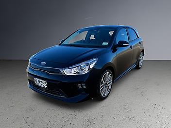 33,500 Km, Hatchback, 998 cc, Petrol engine, Auto