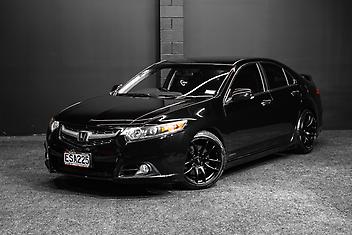 163,000 Km, Sedan, 2354 cc, Petrol engine, Tiptronic
