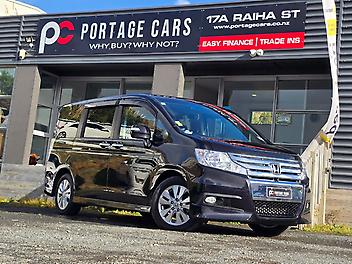 114,407 Km, People Movers, 1997 cc, Petrol engine, Automatic