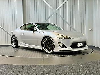 143,300 Km, Coupe, 2000 cc, Petrol engine, Automatic