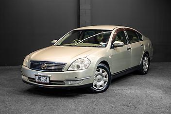 136,000 Km, Sedan, 2340 cc, Petrol engine, Automatic