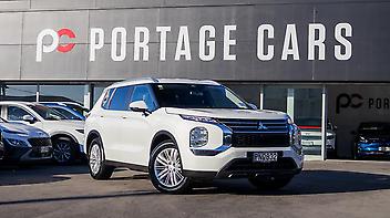 131,955 Km, Station Wagon, 2488 cc, Petrol engine, Automatic